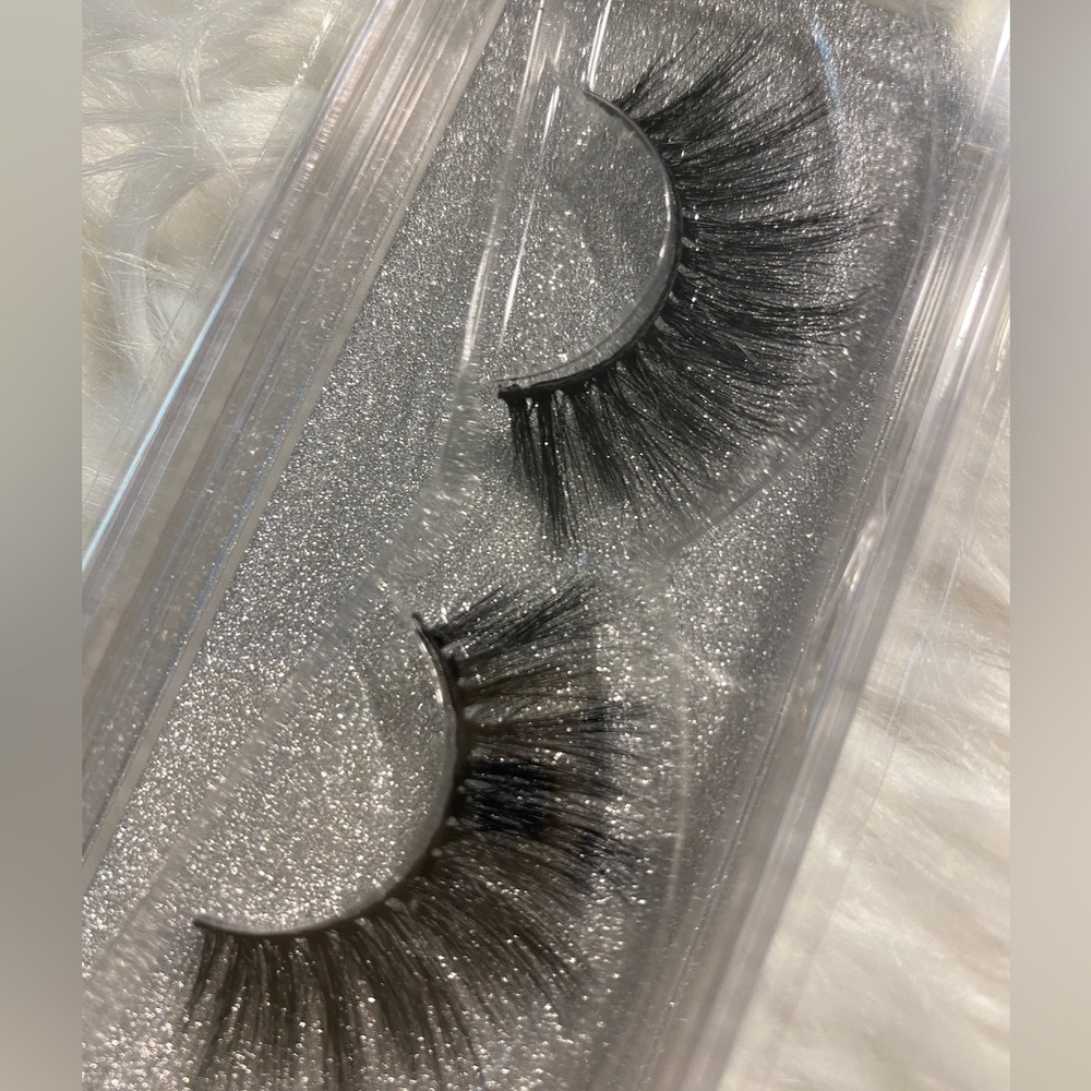 2 pairs of lashes | beautiful dramatic lashes